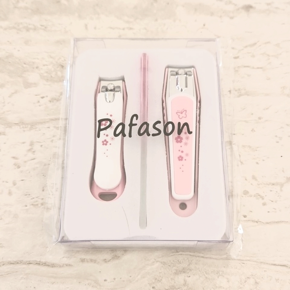 NWT Pafason Pink/white/silver floral hand and toenail clipper set. One size.